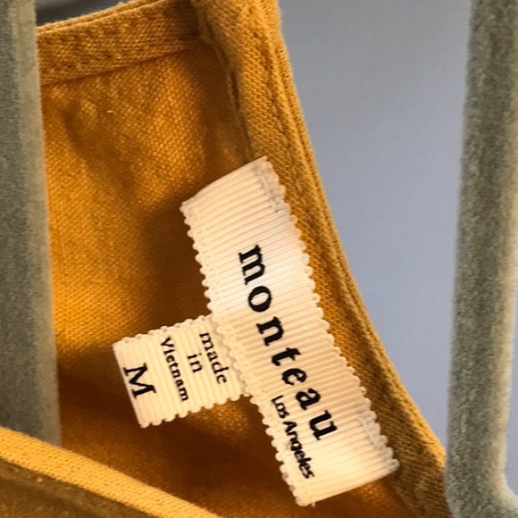 Sleeveless, v-neck dress with open back - Picture 3 of 3